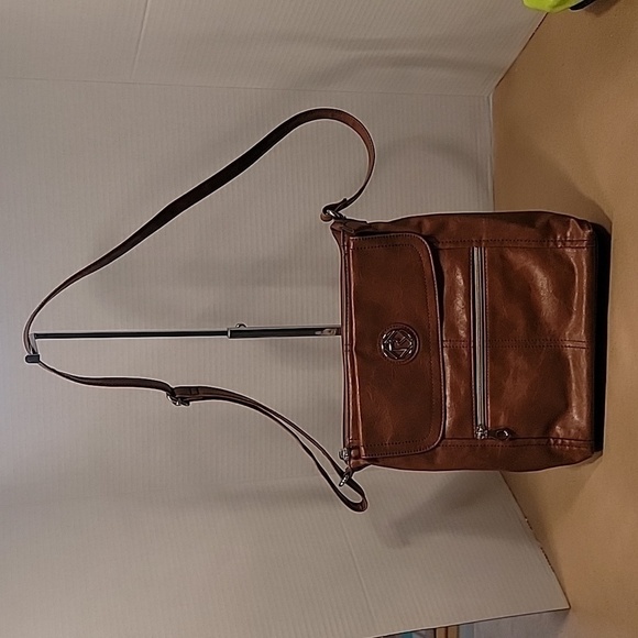 Relic, Tan Brown Shoulder Bag, Adjustable Strap.  TONS of Pockets!!!  EUC! - Picture 1 of 10